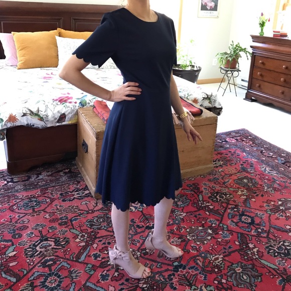 Banana Republic Dresses & Skirts - BANANA REPUBLIC navy blue dress w scalloped hem